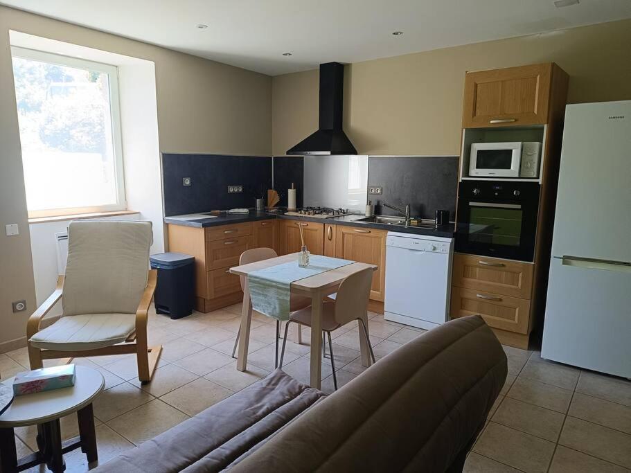 Appartement 2 A 4 Personnes Antraigues Bagian luar foto