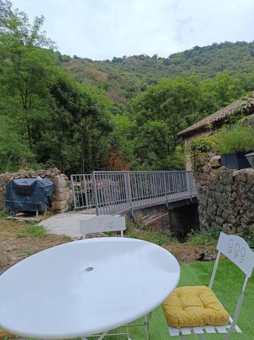 Appartement 2 A 4 Personnes Antraigues Bagian luar foto