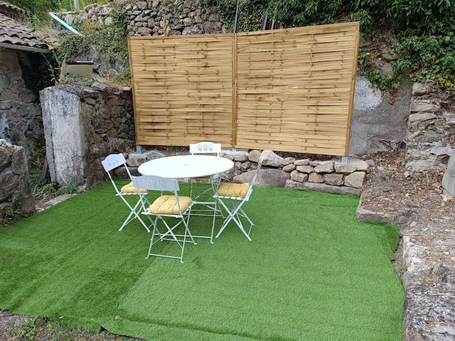 Appartement 2 A 4 Personnes Antraigues Bagian luar foto